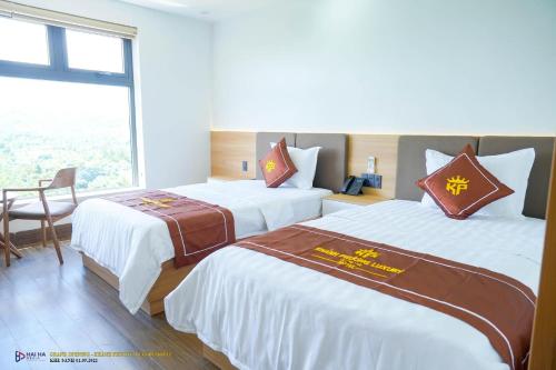 Кровать или кровати в номере Khánh Phương Luxury
