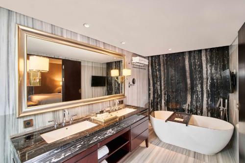 Koupelna v ubytování Vasa Hotel Surabaya