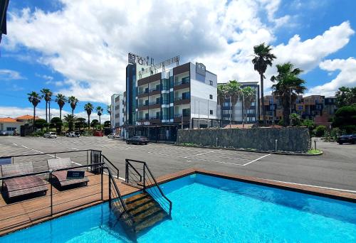 Bazén v ubytování Sea Cliff Hotel Jeju nebo v jeho okolí