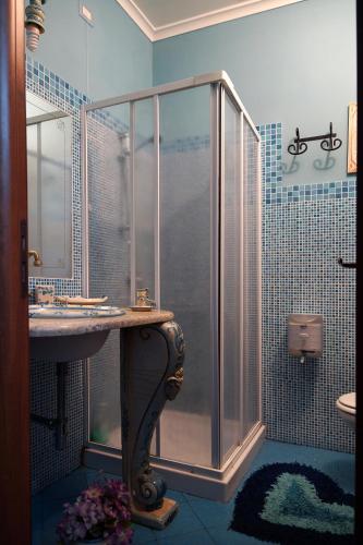 a bathroom with a shower and a sink at Kimera in Piazza Armerina