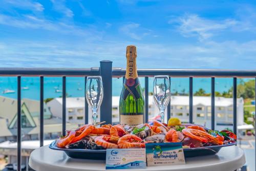 Bebidas en Central Ocean View Studio 27a