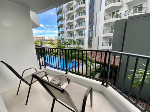 Πισίνα στο ή κοντά στο Mantra Beach Condominium Suite 2 - Mae Phim