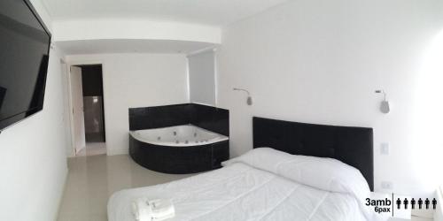 Ένα ή περισσότερα κρεβάτια σε δωμάτιο στο Eighteen Apartments