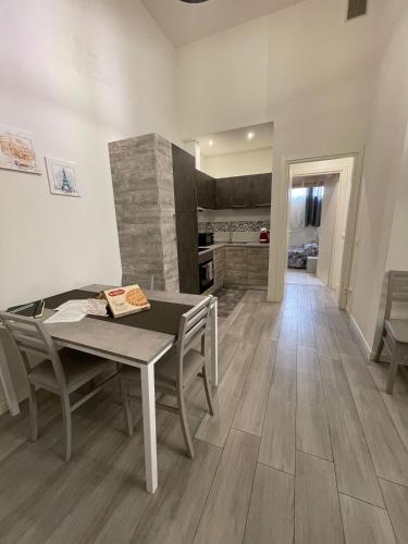a kitchen and dining room with a table and chairs at Da Lenny the Grey Apartment in Treviso