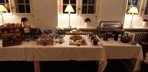 Makanan di atau berdekatan hotel