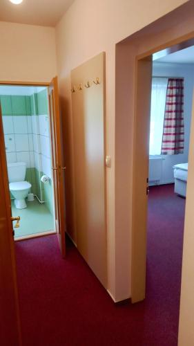 Ein Bett oder Betten in einem Zimmer der Unterkunft Hotel Hradec