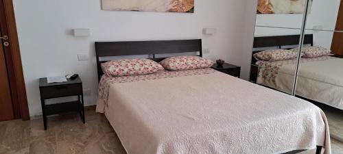 a bedroom with two beds and a night stand with a bed at Villa Francesca in Spoltore