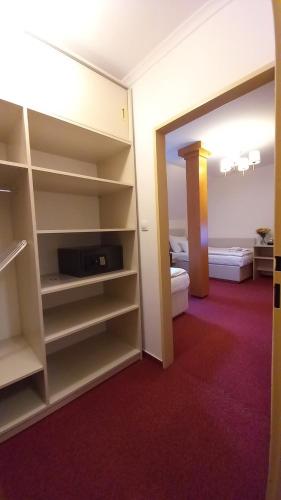 Ein Bett oder Betten in einem Zimmer der Unterkunft Hotel Hradec