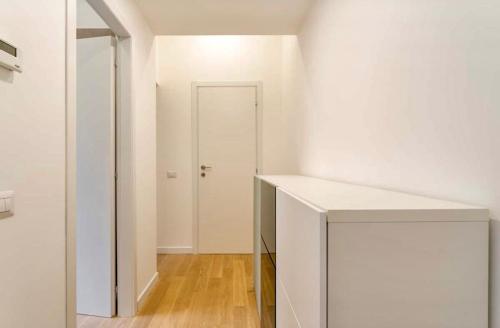 a white room with a white counter and a door at Testaccino Casa vacanze in Rome