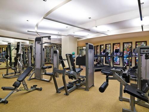 Das Fitnesscenter und/oder die Fitnesseinrichtungen in der Unterkunft Aspen St Regis Residence Club 2 Bedroom