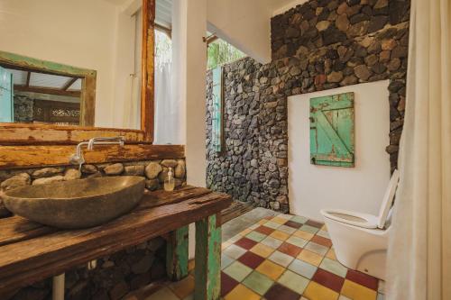 Koupelna v ubytování Rumah Jembarati