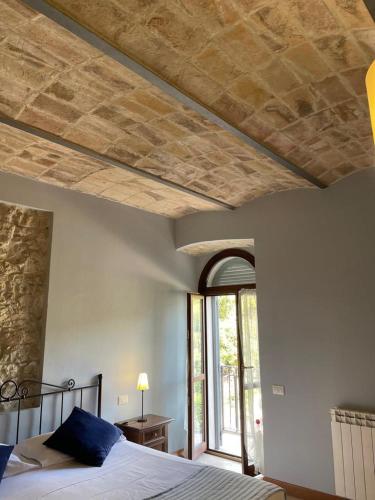 a bedroom with a bed with a wooden ceiling at Casa Vacanze La Villetta in Montefranco
