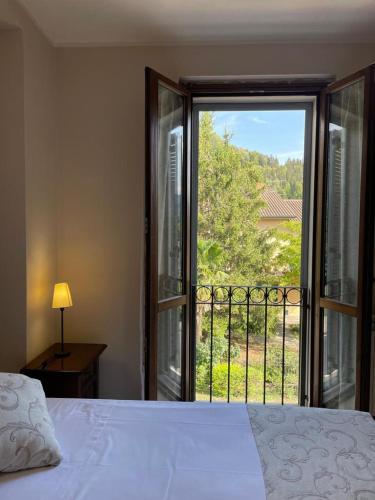 a bedroom with a bed and a large window at Casa Vacanze La Villetta in Montefranco