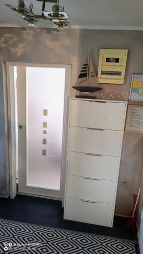 a white cabinet with a door in a room at Apartman Bella Vista in Golubac
