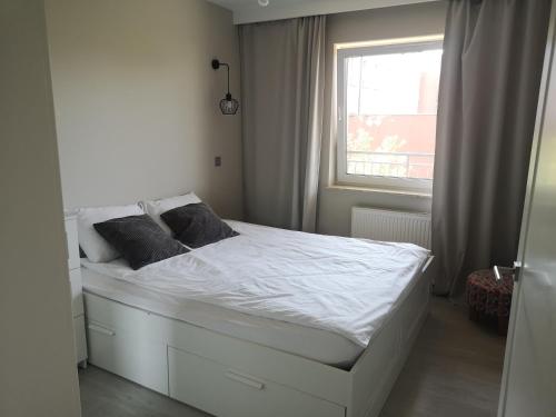 Säng eller sängar i ett rum på Apartament Marzenie 8 - Opole