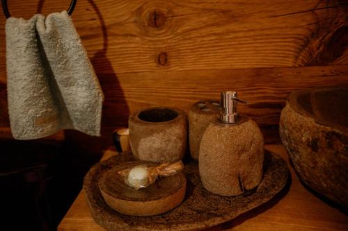 a group of vases sitting on a wooden table at Jurty z widokiem, prywatna balia- DZIKOLAS GLAMPING in Krasnobród