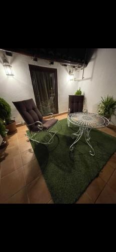 a living room with a table and two chairs at El Comercio in Villarejo del Valle