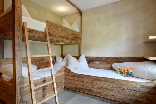 Cama o camas de una habitación en Familienparadies Sporthotel Achensee - FAMILIES ONLY