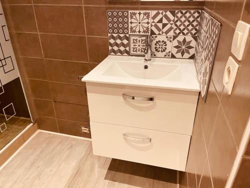 Appartement 2 chambres avec parking privé gratuit