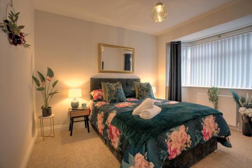 En eller flere senge i et værelse på The Belfast Boutique Central Cozy