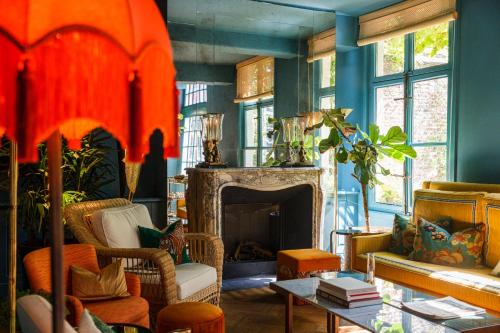 a living room with a fireplace and a fire place at Flora in Antwerp