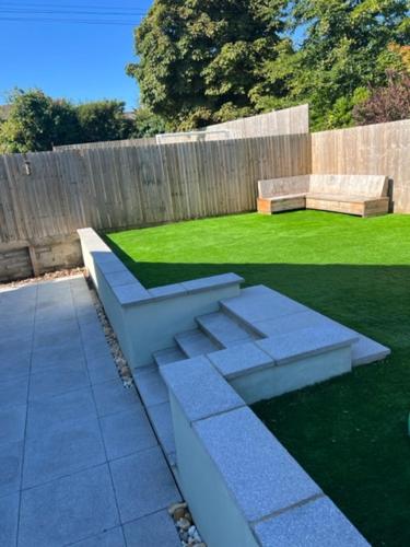 Green 3 bed bungalow with en-suite and parkingにある庭