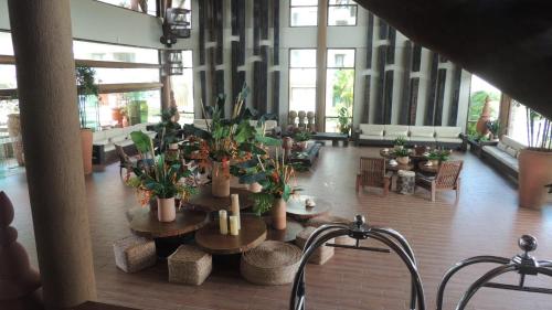 a lobby with a bunch of plants in a building at La Fleur Polinésia Muro Alto in Porto De Galinhas