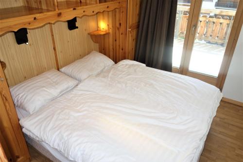 Postel nebo postele na pokoji v ubytování Pracondu OUTDOOR & FUN appartement 1 chambre avec balcon by Alpvision Résidences