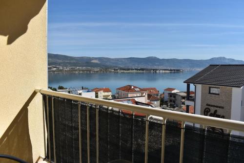 - Balcón con vistas al agua en Apartment Lofos, en Trogir