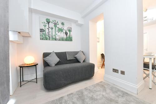 Posezení v ubytování Stylish Studios by Luxestays Shepherds Bush