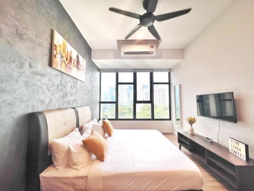 a bedroom with a bed and a ceiling fan at KLCC View Grand Studio Suites ceylonz in Kuala Lumpur
