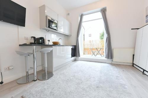 Kuchyň nebo kuchyňský kout v ubytování Stylish Studios by Luxestays Shepherds Bush