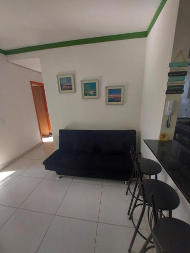 a living room with a couch and two chairs at Apartamento Resort Palmeiras 2 com 03 Quartos Ubatuba in Ubatuba