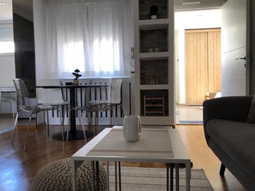 a living room with a couch and a table at Apartment Arena Lux in Fontana