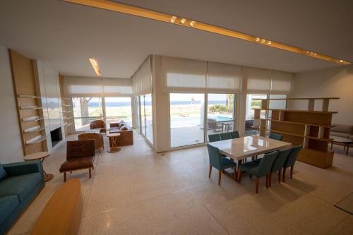 Χώρος καθιστικού στο Stayr Somabay - Bay Life Home Rentals
