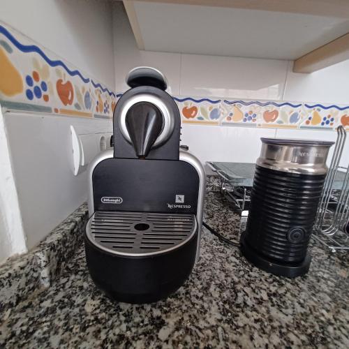 a blender sitting on a counter next to a coffee pot at Loft Turístico in Vigo