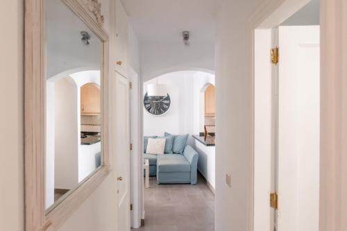 Posezení v ubytování HomeForGuest Apartamento con piscina a 50M del mar en La Caleta
