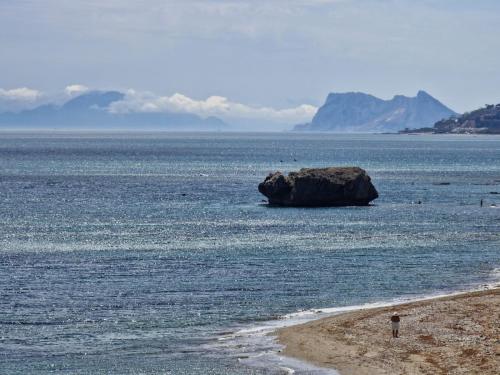 Beachfront, Top Floor Corner 2-Bed, Estepona Paseo