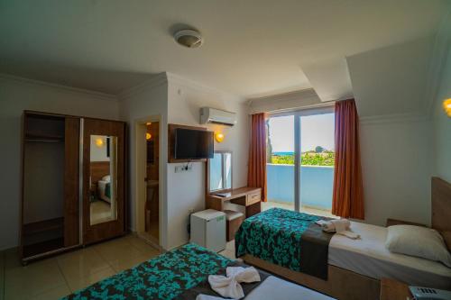 En eller flere senge i et værelse på Prenses Sealine Beach Hotel