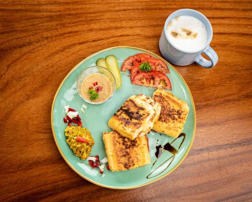 Makanan di atau berdekatan hotel