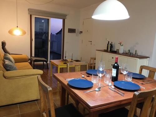 Zdjęcie z galerii obiektu Acogedor y Luminoso piso con balcón w Aronie