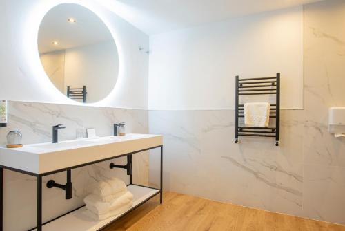 Bilik mandi di Hotel Mirador de la Cepada