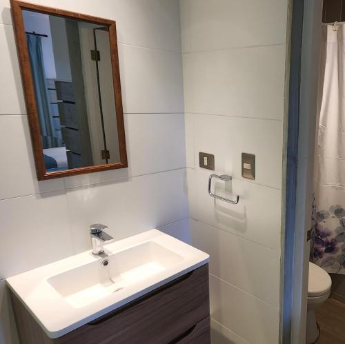 Un baño de Apart Hotel Rapa Nui