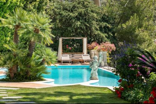 Bazén v ubytování Sea View Suite Apartment In Historic Villa, Exclusive Experience nebo v jeho okolí