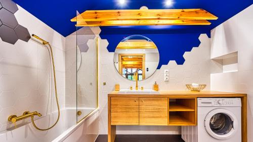 Kúpeľňa v ubytovaní Apartament Penthaus Dwupoziomowy z Klimatyzacją i 2 Łazienkami - 5D Apartamenty