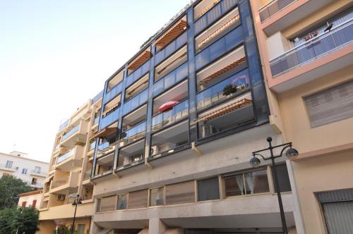 Albert 1er · Chic One-Bedroom Apartment with Parking - StayInAntibes