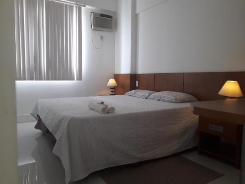 a bedroom with a bed with a stuffed animal on it at Suíte aconchegante no Centro de Campos WIFI Liberado in Campos dos Goytacazes
