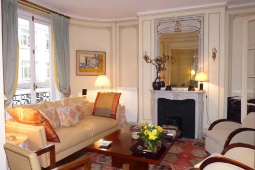 Prestigious 2 bedroom near Champs Elysées