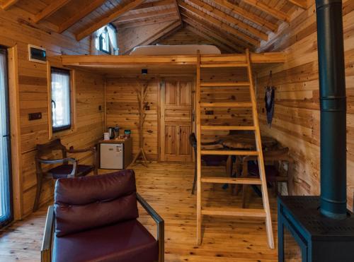 Camera con letto a castello in una baita di tronchi. di Sapanca Casamia Suit a Sapanca