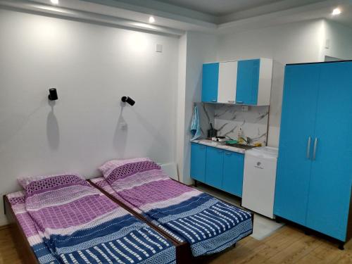 Кровать или кровати в номере Apartments Vela - Pestani, Ohrid